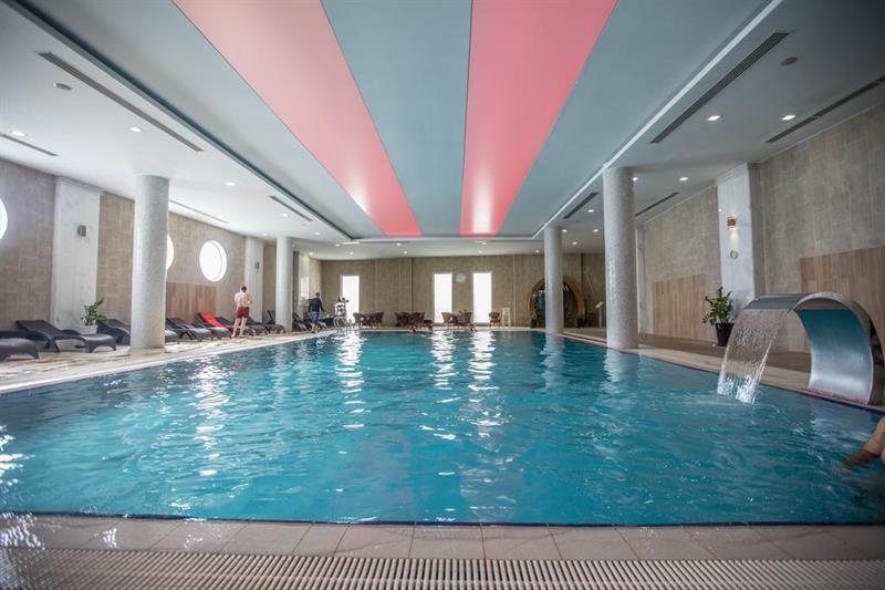 Titanic Hotel & Spa Sulaymaniyah Exterior foto The swimming pool at the hotel